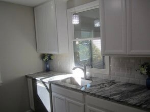 5105 Vincent Ave N in Minneapolis, MN - Building Photo - Building Photo