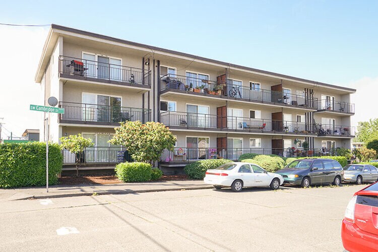Cambridge Manor in Seattle, WA - Building Photo