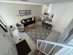 Barclay Square Apartment in Sherman Oaks, CA - Building Photo - Building Photo