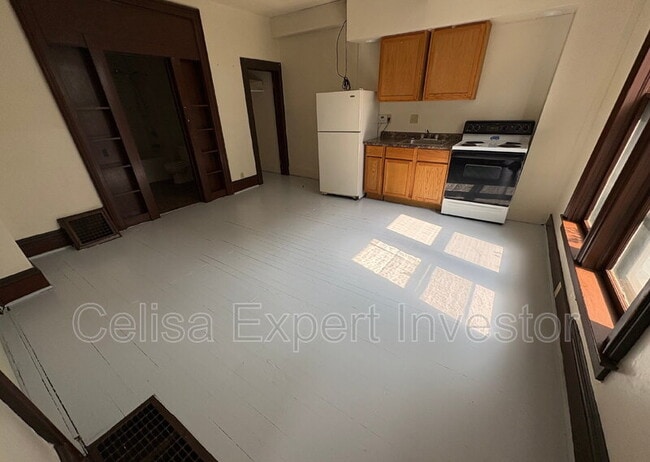 property at 436 W Williams St