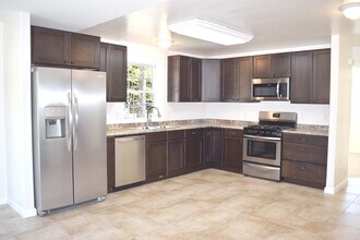 13 Highland Ave in Nottingham, NH - Building Photo - Building Photo