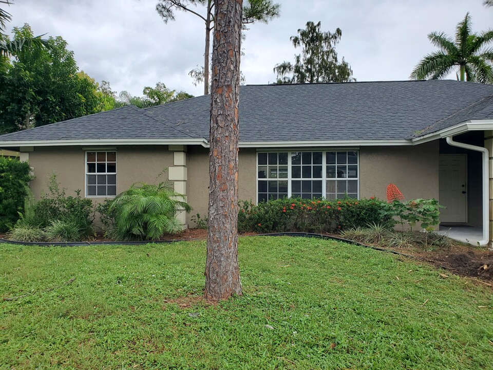 1250 Primrose Ln in Wellington, FL - Building Photo