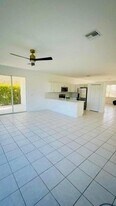 1196 Hatteras Cir in Greenacres, FL - Building Photo