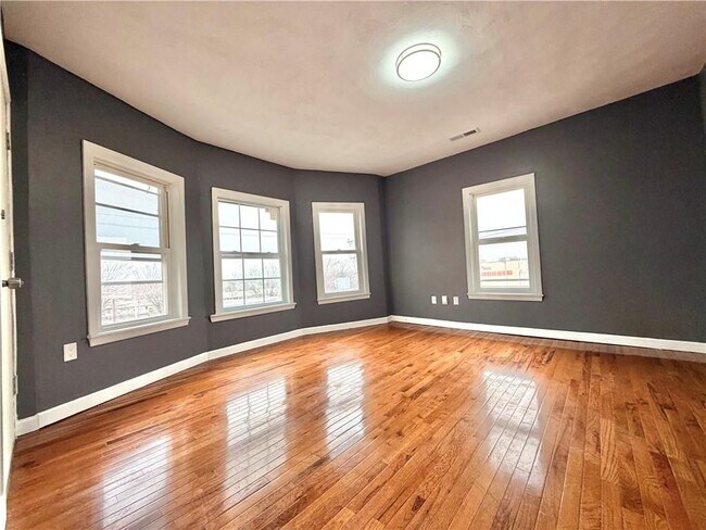 150 Newell Ave in Pawtucket, RI - Foto de edificio - Building Photo