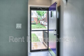 6029 Poppleton Ave in Omaha, NE - Building Photo - Building Photo
