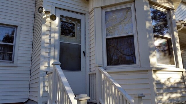 77 Chapel St in Wallingford, CT - Building Photo - Building Photo