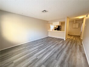 5206 Golden Ln in Las Vegas, NV - Building Photo - Building Photo