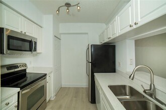 17125 N Bay Rd in Sunny Isles Beach, FL - Building Photo - Building Photo