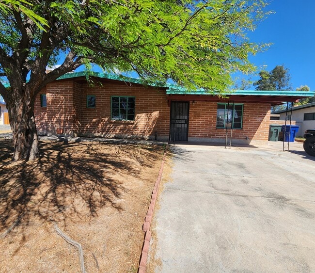 property at 525 S Rosemont Ave