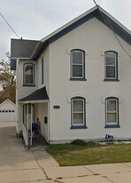 1117 S 8th St in Manitowoc, WI - Building Photo