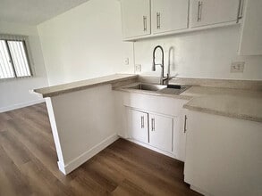 9361 Cellini Ave in Garden Grove, CA - Foto de edificio - Building Photo