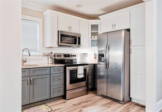 1074 Jefferson Ave in East Point, GA - Building Photo - Building Photo