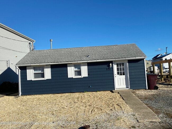 209 Pine Dr