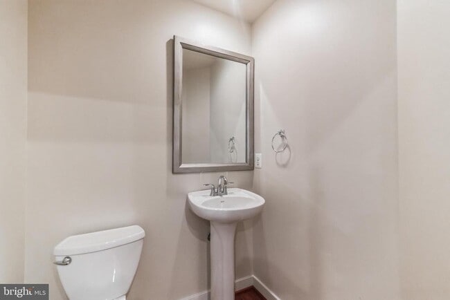 12167 Waveland St in Fairfax, VA - Building Photo - Building Photo