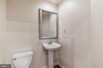 12167 Waveland St in Fairfax, VA - Building Photo - Building Photo