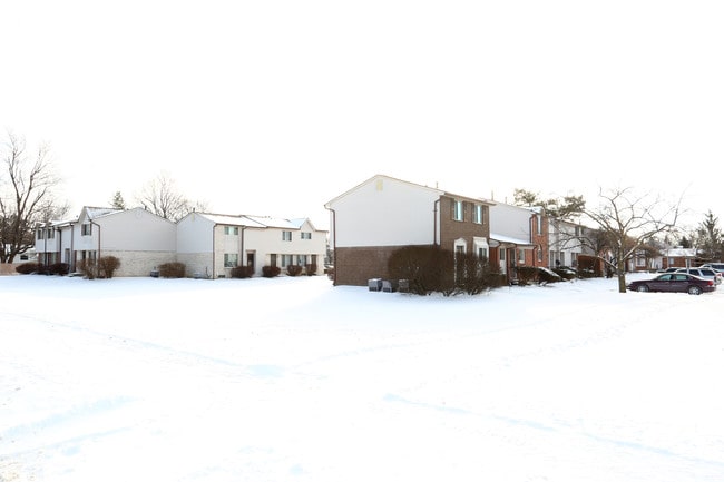 Huntley Townhome Villas in Holt, MI - Foto de edificio - Building Photo