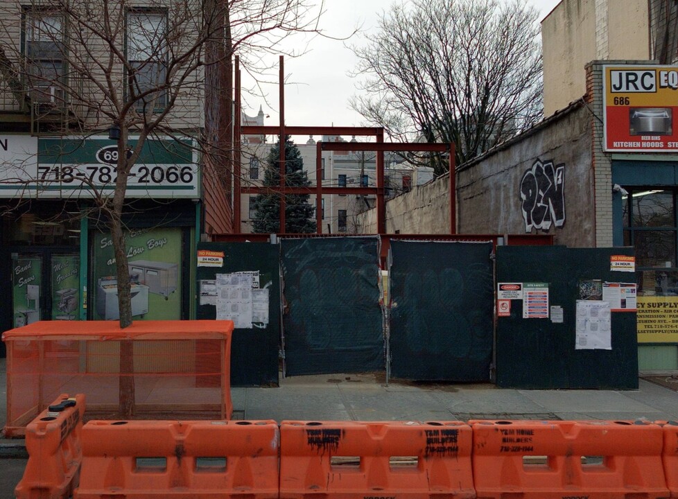 688 Flushing Ave in Brooklyn, NY - Building Photo