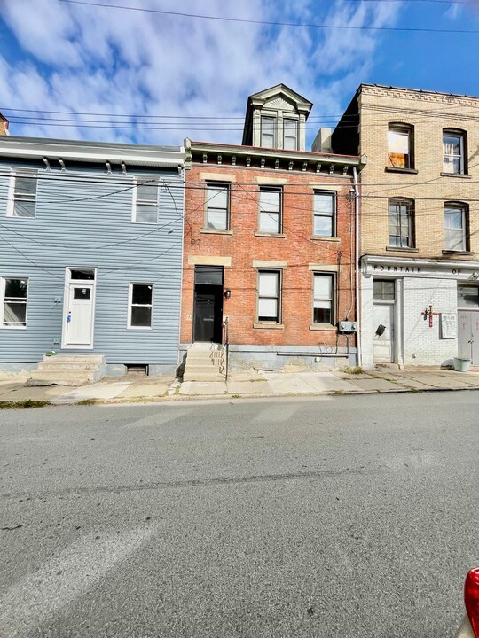 112 Hemlock St in Pittsburgh, PA - Building Photo