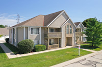 Rivershire Apartments in Greenfield, WI - Foto de edificio - Building Photo