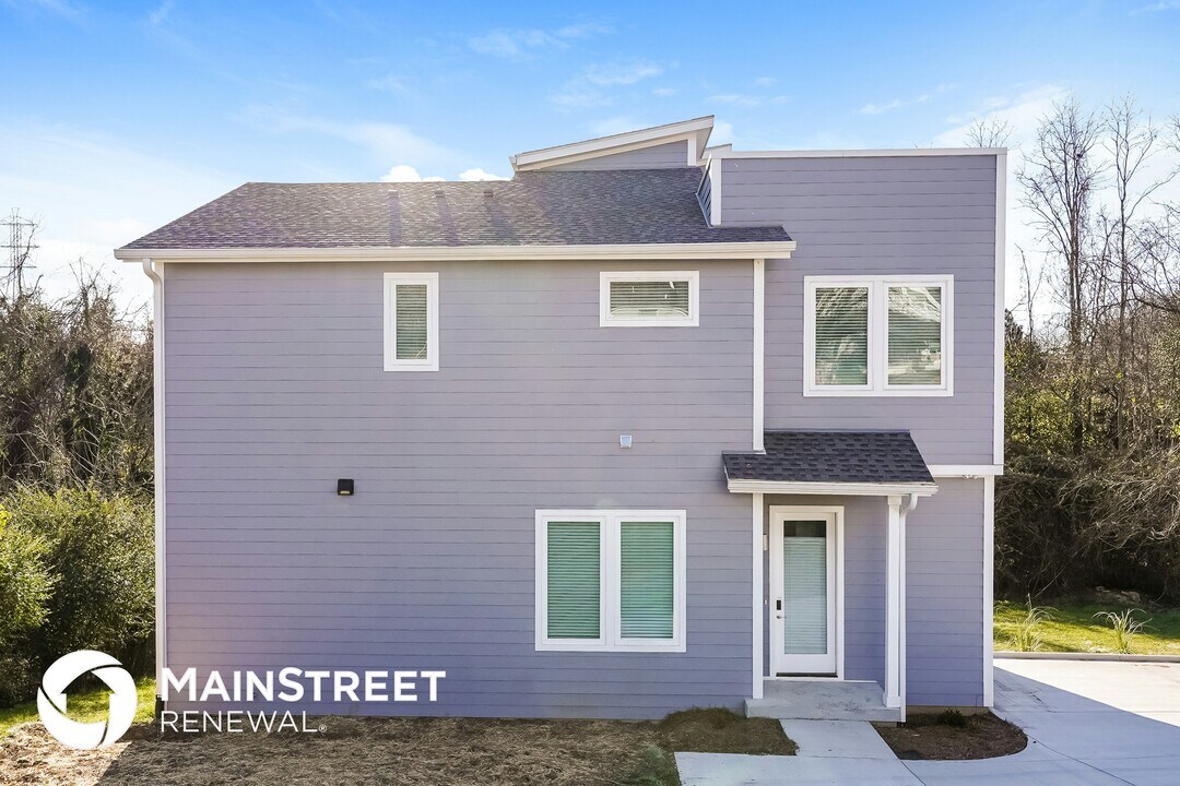 922 Crescent Hill Rd in Nashville, TN - Foto de edificio