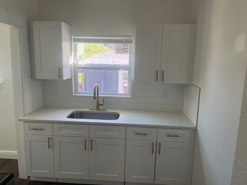 228 12th Ave N, Unit 230 12th Ave N in St. Petersburg, FL - Building Photo