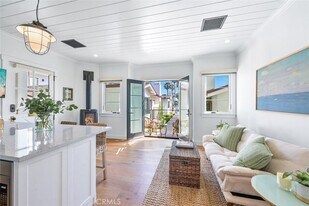 358 Cliff Dr in Laguna Beach, CA - Building Photo