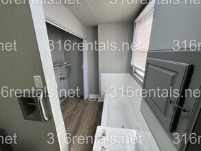 109 S Poplar St in Newton, KS - Building Photo - Building Photo