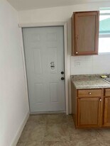 2111 NW 60th Ave in Sunrise, FL - Building Photo