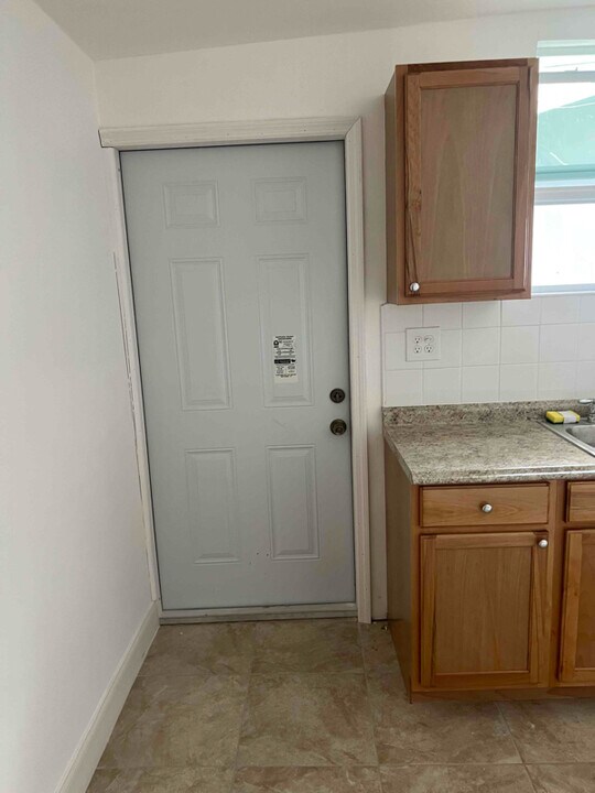 2111 NW 60th Ave in Sunrise, FL - Foto de edificio