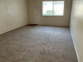 218 Strathaven Way in Stockton, CA - Building Photo - Building Photo