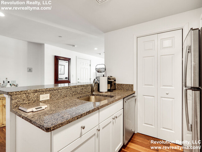 20 Maplewood St, Unit 2 in Boston, MA - Building Photo - Building Photo