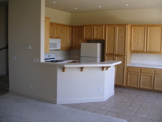 7712 Crown Heights Ct in Vallejo, CA - Foto de edificio - Building Photo