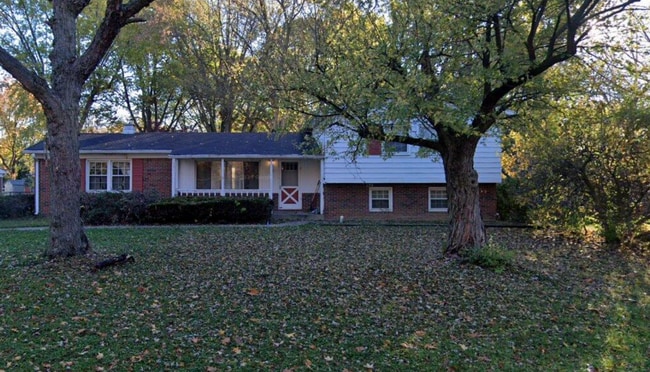 property at 511 Chapel Hill W Dr