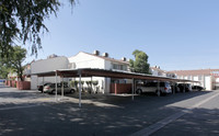 Willow Lake Apartments in Clovis, CA - Foto de edificio - Building Photo