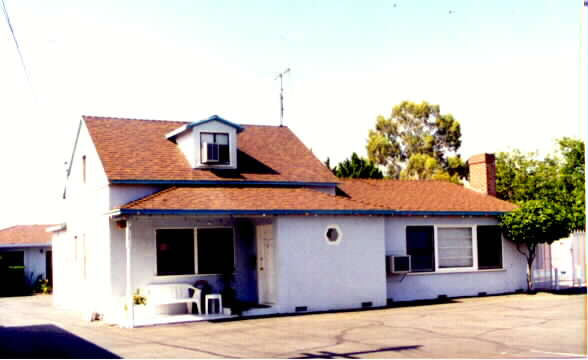 204 E Broadway in San Gabriel, CA - Foto de edificio - Building Photo