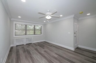 621 Tulip Ave in Stewart Manor, NY - Building Photo - Building Photo