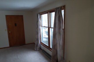 27 Hamilton St, Unit 3 in Cohoes, NY - Foto de edificio - Building Photo