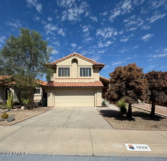 1608 E Villa Theresa Dr in Phoenix, AZ - Foto de edificio