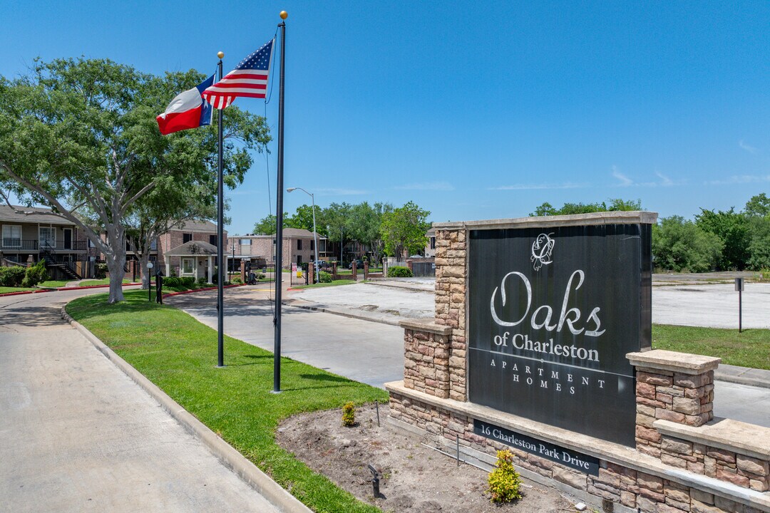 Oaks of Charleston in Houston, TX - Foto de edificio