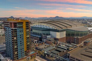 310 S 4th St in Phoenix, AZ - Building Photo