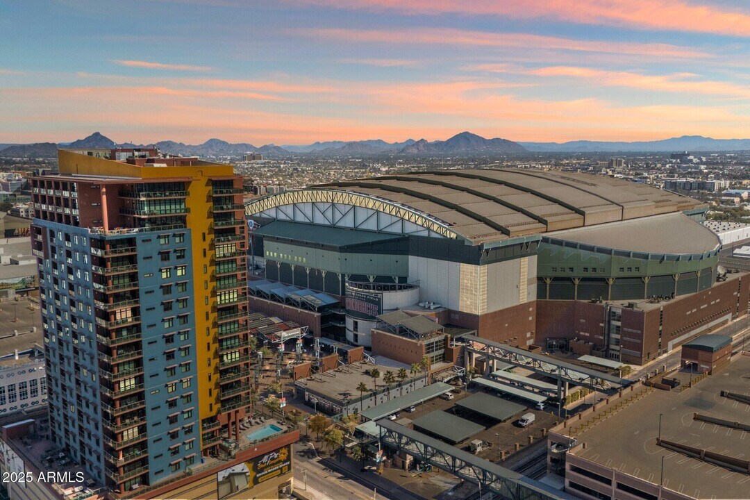 310 S 4th St in Phoenix, AZ - Building Photo