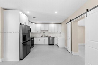 9300 Marine Dr in Cutler Bay, FL - Building Photo - Building Photo