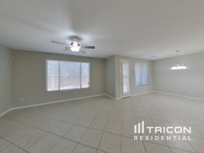 10250 Copalito Dr in Las Vegas, NV - Building Photo - Building Photo