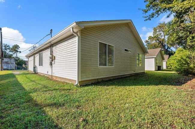 property at 712 W Brevard St