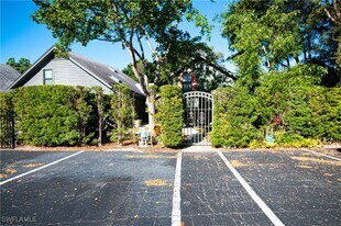 1313 Solana Rd in Naples, FL - Building Photo