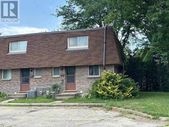property at 21-21 Woodlawn Rd