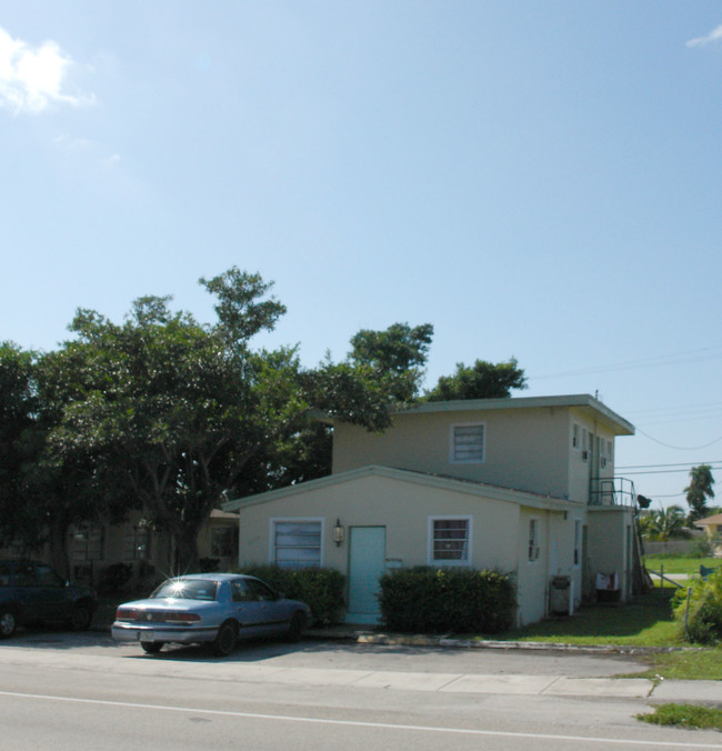 3740 W. Hallandale Beach Blvd. in Hollywood, FL - Building Photo - Building Photo