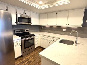 120 S Cross Creek Rd in Orange, CA - Building Photo - Building Photo
