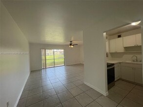 10389 N Kendall Dr in Miami, FL - Building Photo - Building Photo