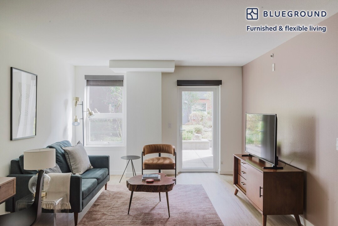 330 3rd Ave W in Seattle, WA - Building Photo